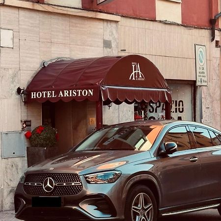 Hotel Ariston بيومبينوا المظهر الخارجي الصورة