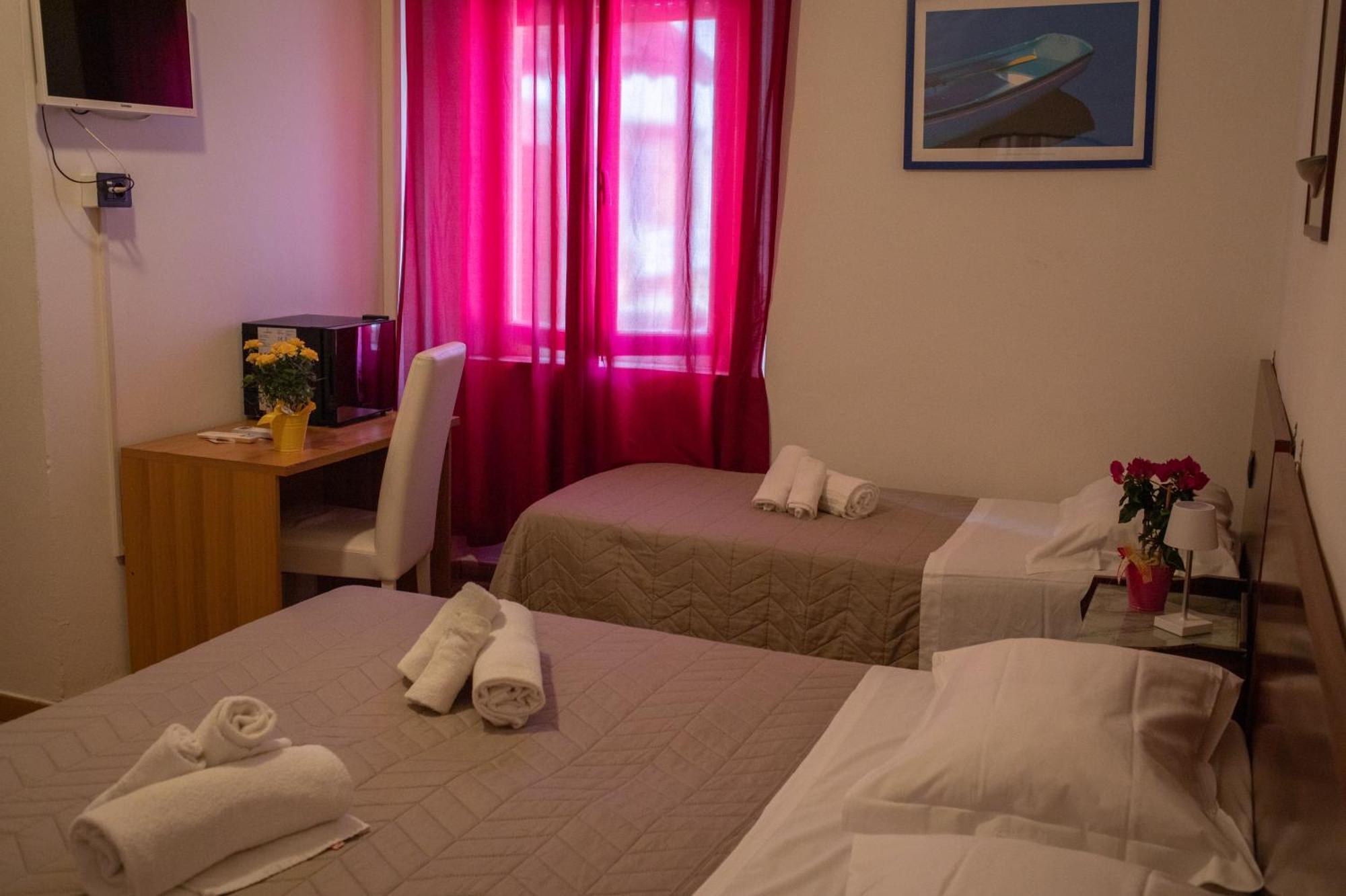 Hotel Ariston بيومبينوا المظهر الخارجي الصورة