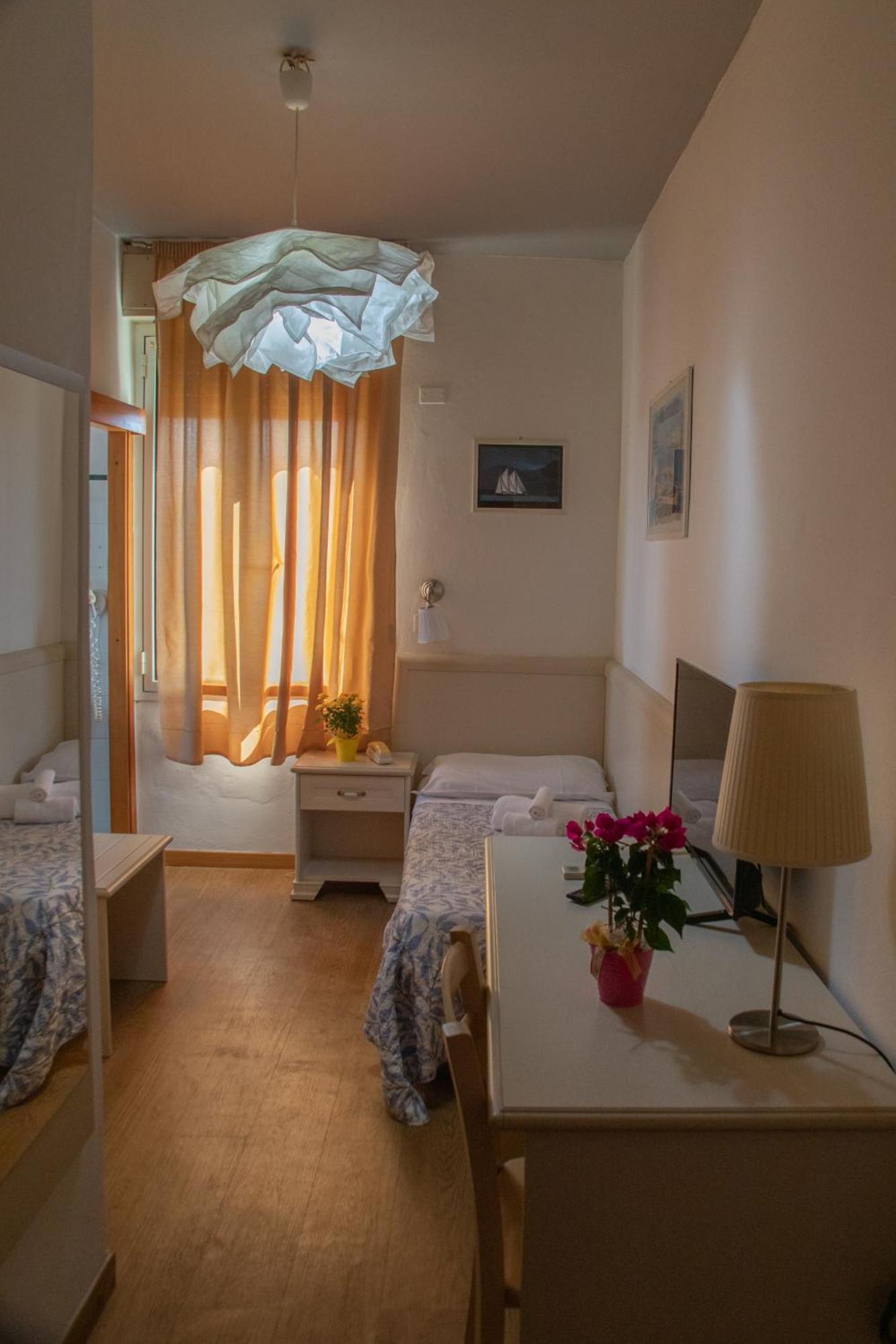 Hotel Ariston بيومبينوا المظهر الخارجي الصورة