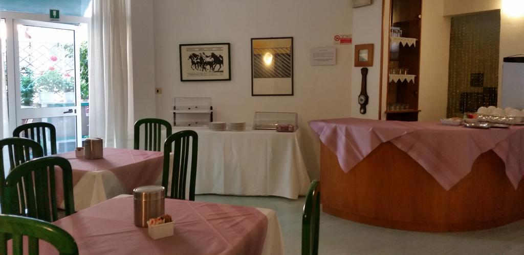 Hotel Ariston بيومبينوا المظهر الخارجي الصورة
